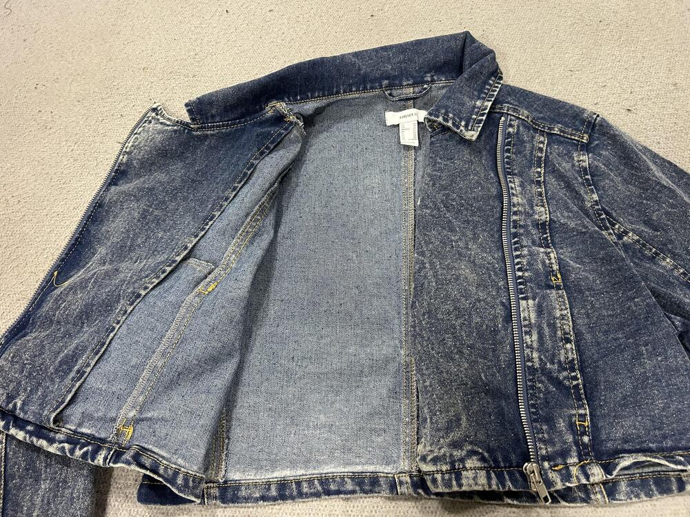 Y2K Forever 21 Jacket Womens XS Blue Acid Wash Cropped Denim Moto Asymmetrical - Picture 4 of 13